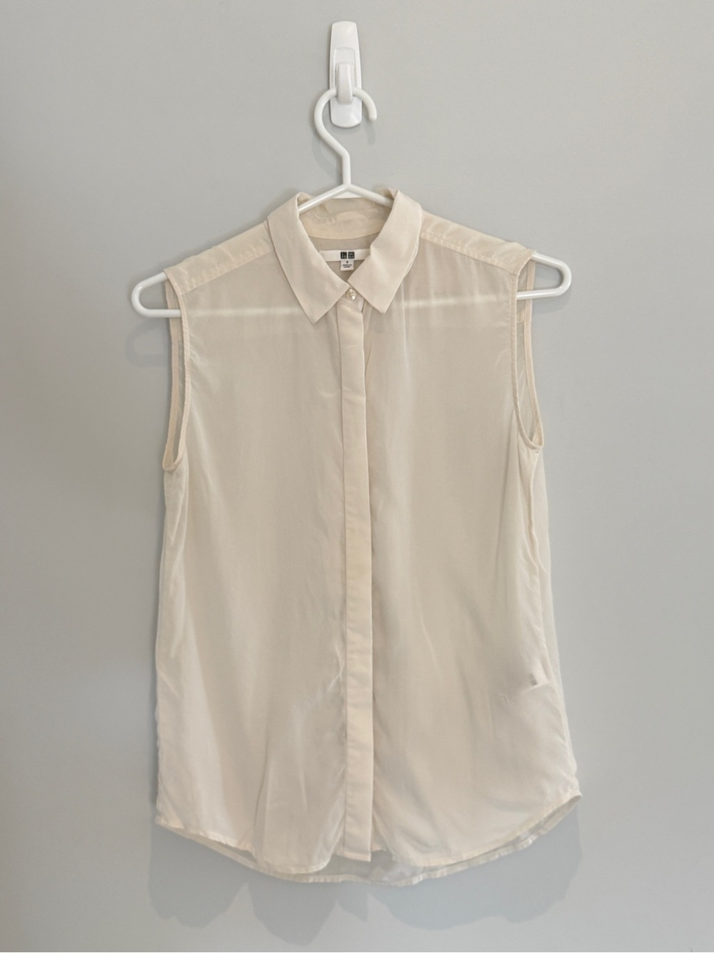 Uniqlo 100% Silk Sleeveless Button Down Blouse Off White Cream (S)